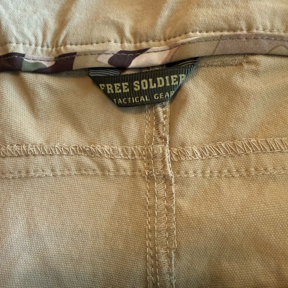 NWT FREE SOLDIER Men’s Tactical Cargo Hiking Waterproof Pants Size 42W/32L - Picture 13 of 16